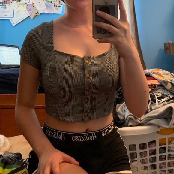 Hollister Cropped Buttoned Top XS - Picture 3 of 5